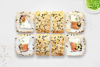 Каліфорнія з копченим лососем (225г)