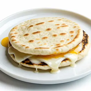 Arepa Con Queso Y Huevo Revueltos