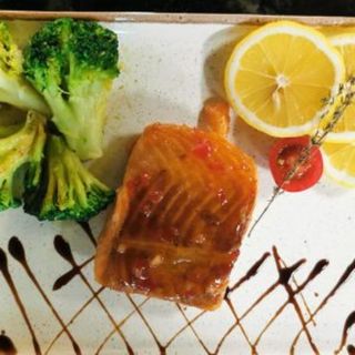 Сьомга филе със сос Холандез и ориз със спанак (350г)