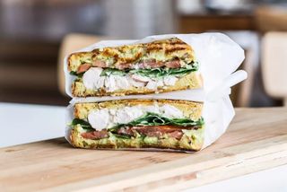 Sandwich De Pollo De Corral