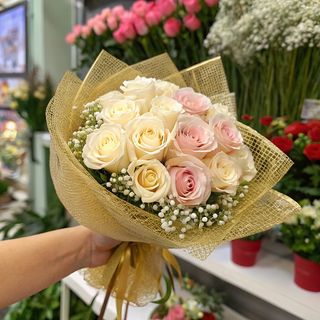 Bouquet Doré - 15 Roses Blanches Et Roses