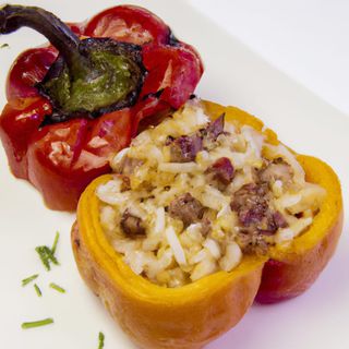 Pimiento Relleno De Arroz Y Carne
