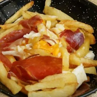 Huevos rotos con patatas (porción)