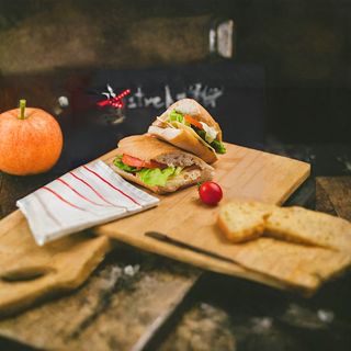 Omlet sendvič sa pršutom 350 gr