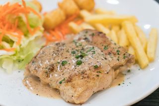 Grilovani pileći file u sosu od vrganja