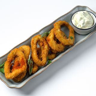 Inele crocante de calamar cu sos tartar (200 g)