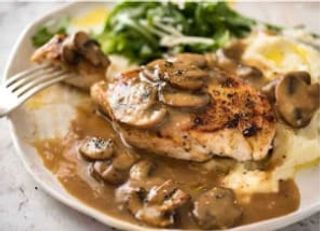 Émincé De Poulet Sauce aux Champignons