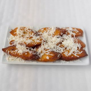 Tajadas de plátano macho frito con queso blanco