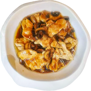 106 Pollo con champiñón