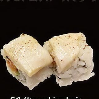 52. Uramaki Salmón, Aguacate Y Pez Mantequilla Flameado