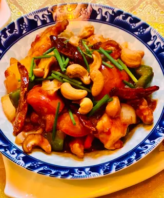 4. Gai pad med mamuang himmapan