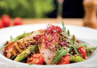 Sałata z kurczakiem Sałata s pile 