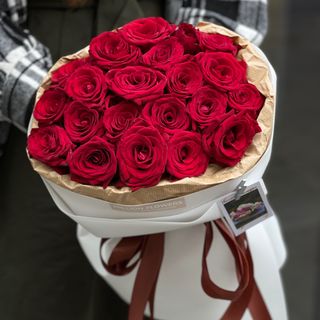 21 троянда Ред Наомі 