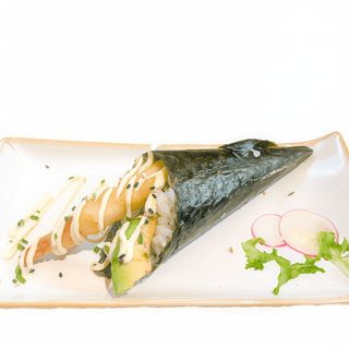 112.Temaki langostino frito y aguacate 1u