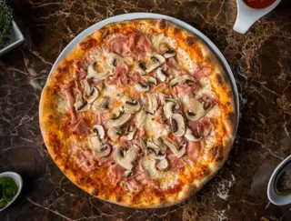 Pizza Prosciutto e Funghi