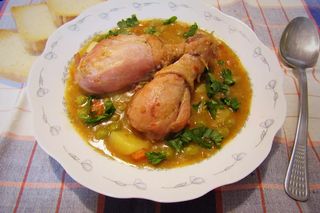 Пилешко Бутче С Грах Яхния (350г)