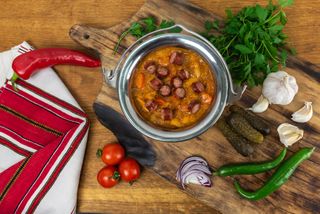 Ceaun de fasole cu carnati