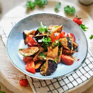 Салат с хрустящими баклажанами