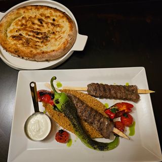 MENIU ADANA KEBAB CU BULGUR