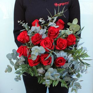 Ramo de 12 Rosas Rojas San Valentin