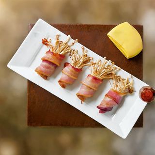 Enoki Bacon Rolls (2 Espetadas)