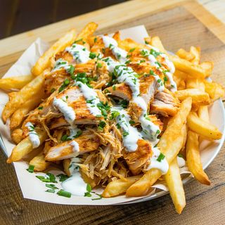 Cartofi pai cu piept pui maruntit si sos tzatziki