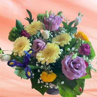 Aranjament cu trandafiri mov