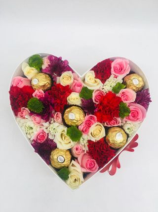 Heart Box: Heart Shaped Flower With 5Pcs Of Chocs - Small