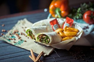 Салат "Стейк" в лаваше (1 пор.)