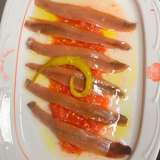 Anchoas Con Tomate Y Piparras 