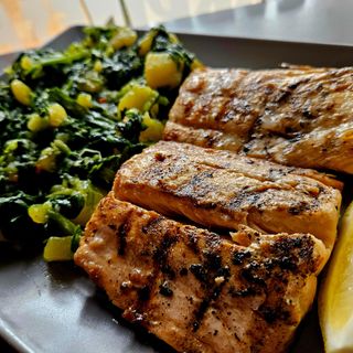 Losos fileti na žaru