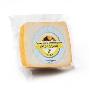Сир козиний напівтвердий молодий 40% (200г)