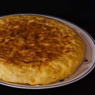 tortilla española + Alitas de pollo 