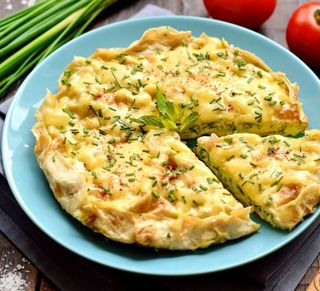 Запечений омлет у лаваші з томатами та сиром (360г)