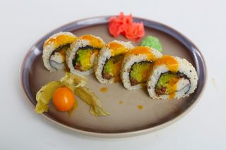 Uramaki California z sezamem