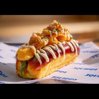 Roll de calamares con cebolla caramelizada