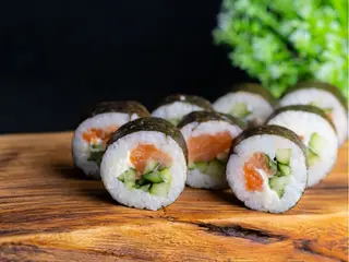 Рол КунСей з лососем (215g)