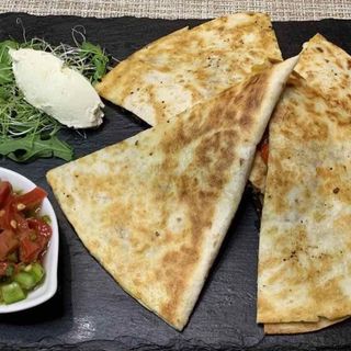 Кесадия с дърпано телешко (350г)