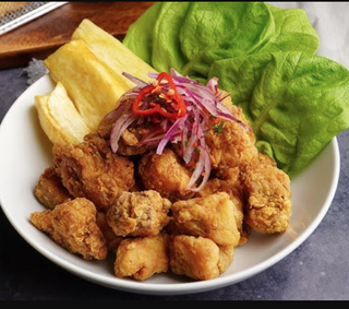 Chicharrón de pescado con ensalada