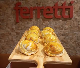 6 Empanadas