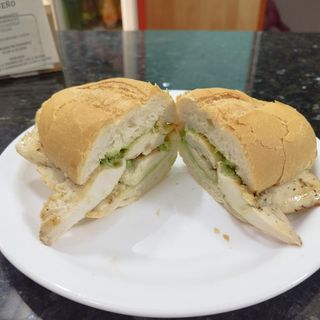Bocadillo De Pechuga De Pollo