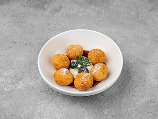 Сирники з полуничним джемом і сметаною (250g)