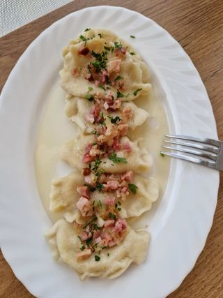 Pierogi ruskie z okrasą 