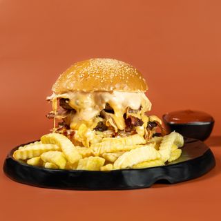 ორმაგი კეთილი ბურგერი მეტი ყველით /double burger with  cheese