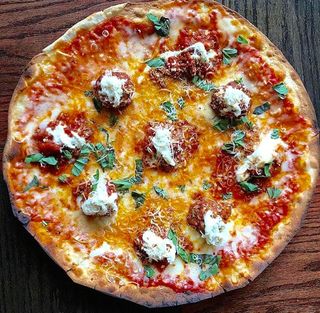 Pizza boulettes / Köfteli pizza