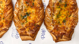 Слойка с  индейкой  и сыром