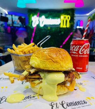 Combo Hamburguesa Quiero Pollo Con Patatas Y Bebida