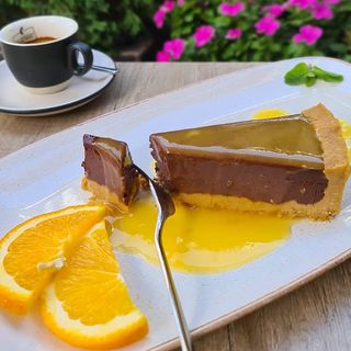 Tart sa crnom čokoladom