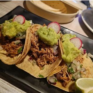 Tacos de carnitas michoacanas (3 uds) 