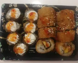 16. Maki Frito  e Califórnia Frito (16 peças)